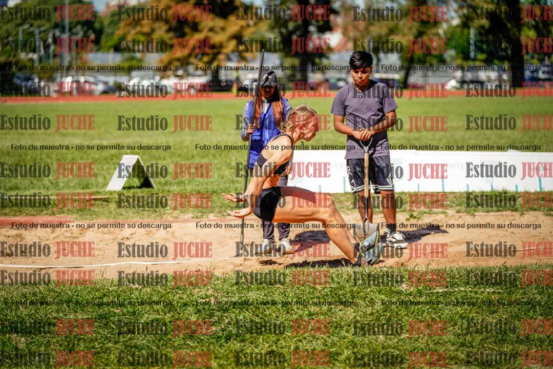 Fotos del salto en largo de mujeres