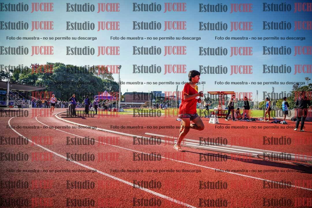 Fotos de los 800 m llanos de varones