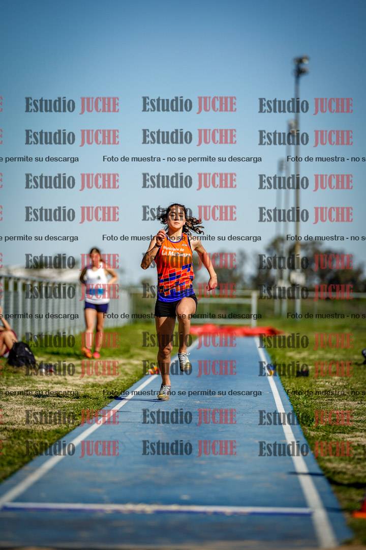 Fotos del salto en largo de mujeres