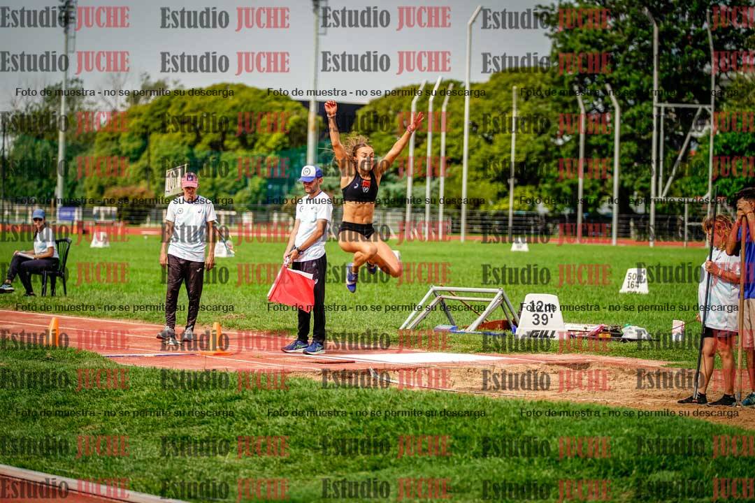 Fotos del salto en largo de mujeres