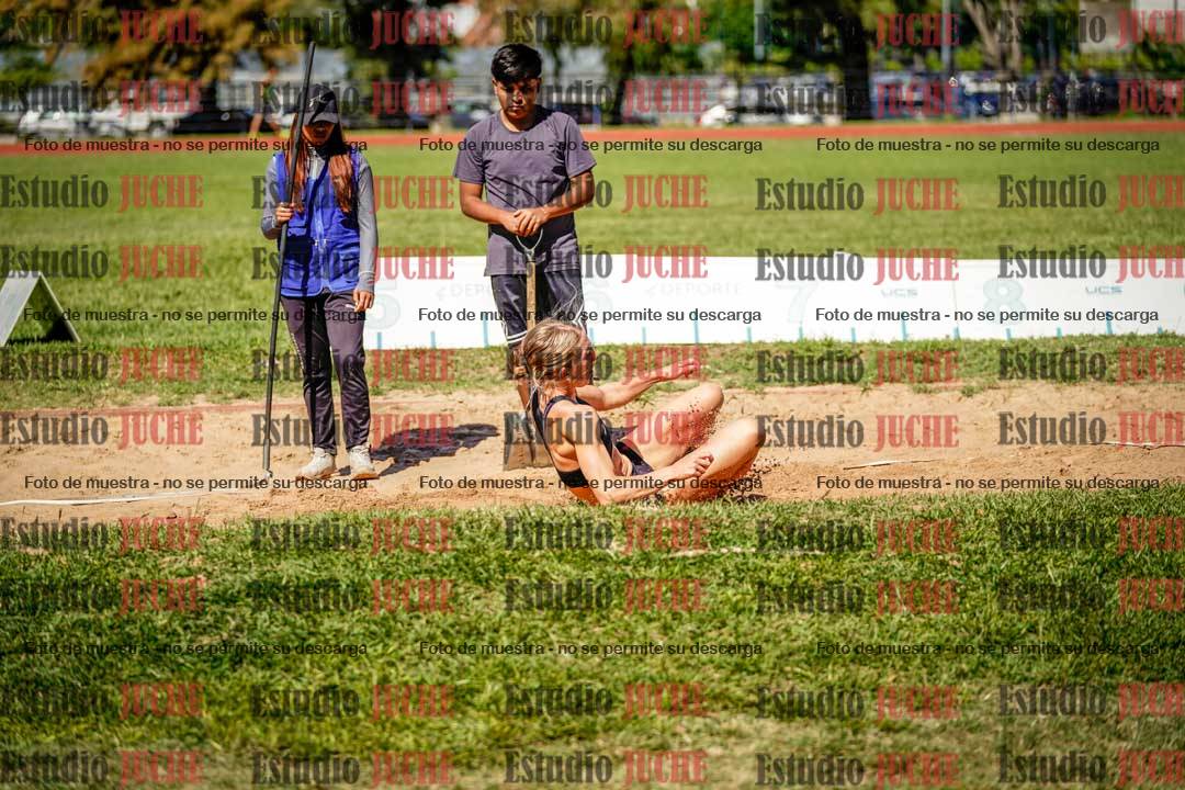 Fotos del salto en largo de mujeres