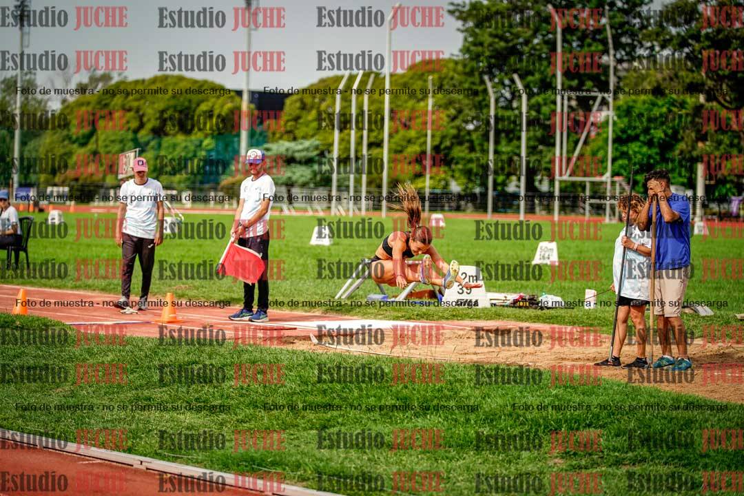 Fotos del salto en largo de mujeres
