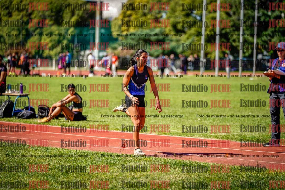 Fotos del salto en largo de mujeres