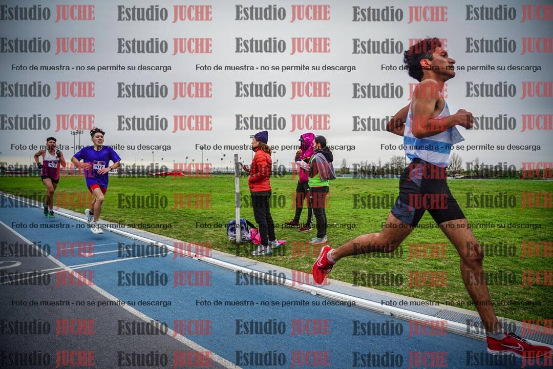Fotos de los 3000 m llanos de varones - U17 (incluye la marcha atlética)