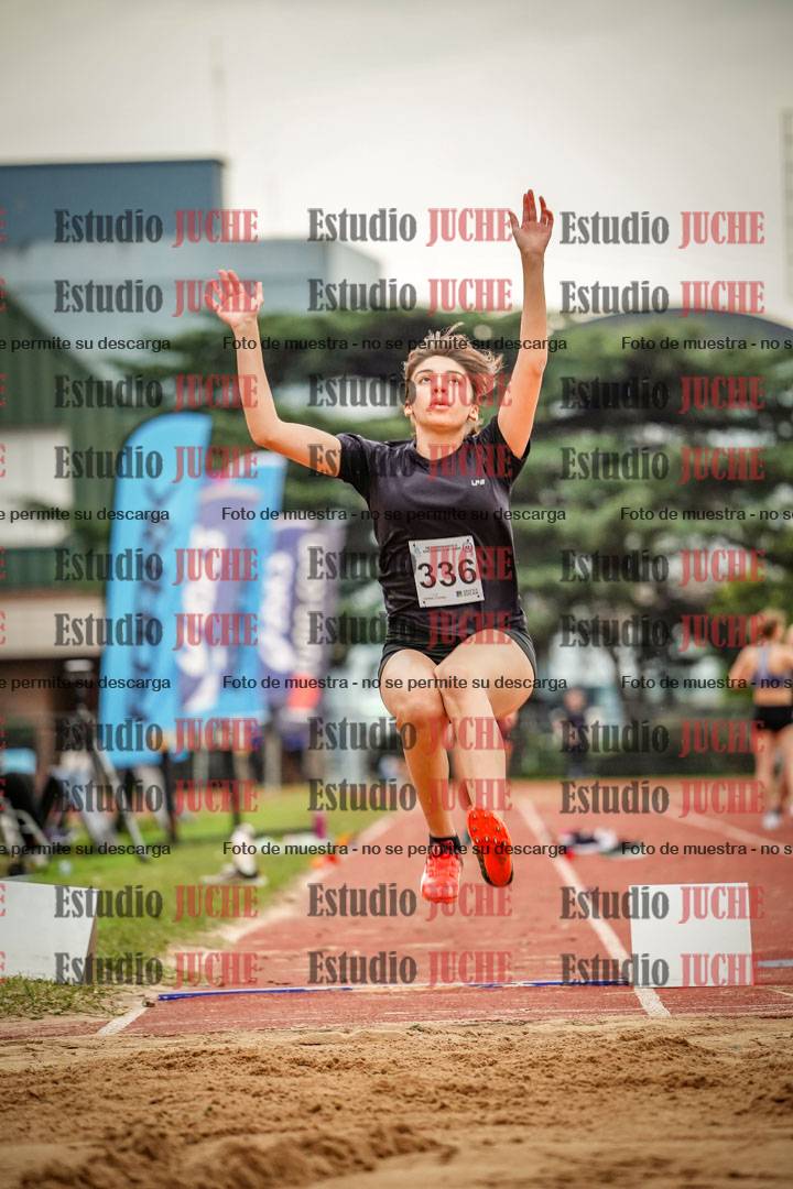 Fotos del salto en largo de mujeres