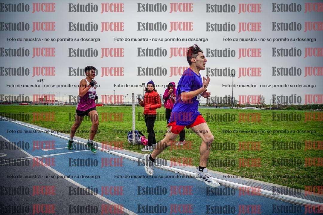 Fotos de los 3000 m llanos de varones - U17 (incluye la marcha atlética)