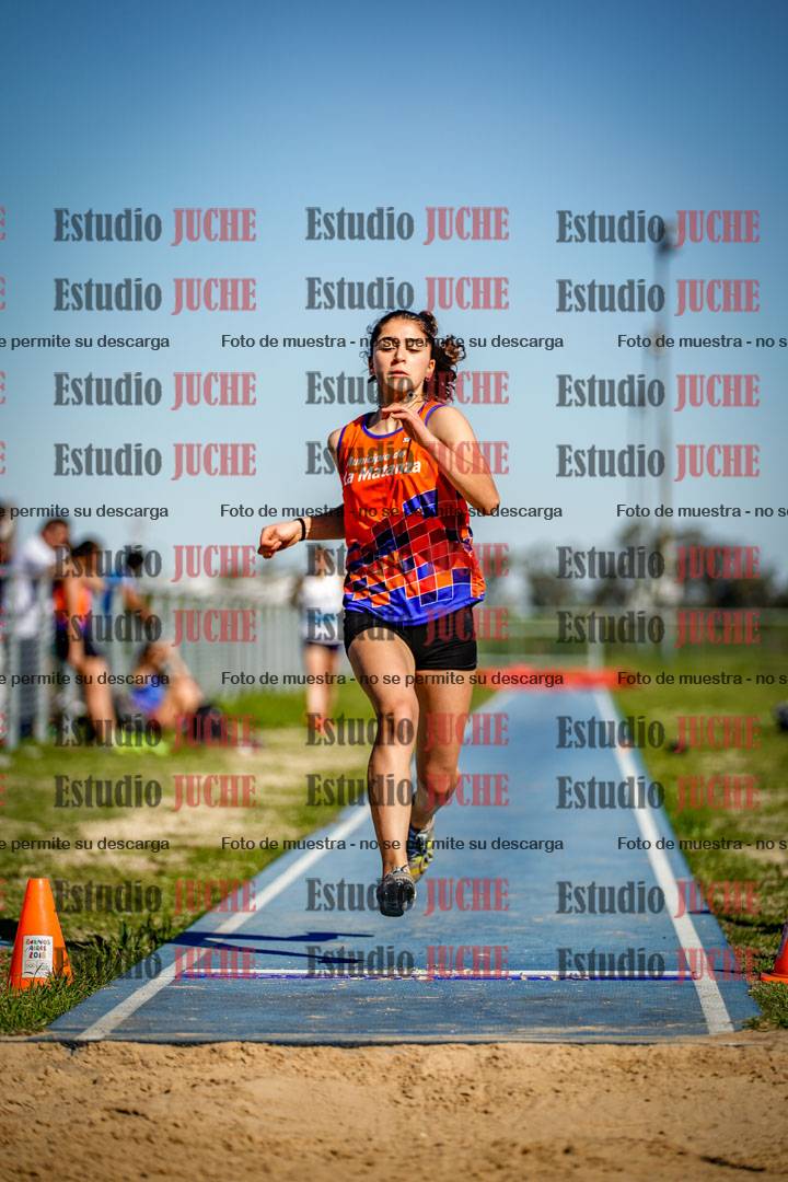 Fotos del salto en largo de mujeres