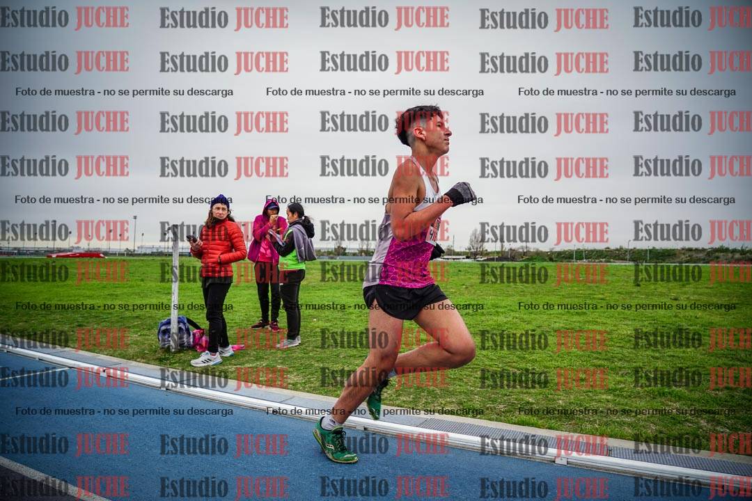 Fotos de los 3000 m llanos de varones - U17 (incluye la marcha atlética)