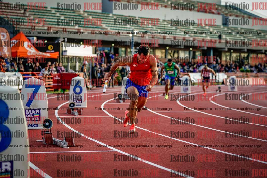 Fotos de las postas 4x100 m de varones - serie 2