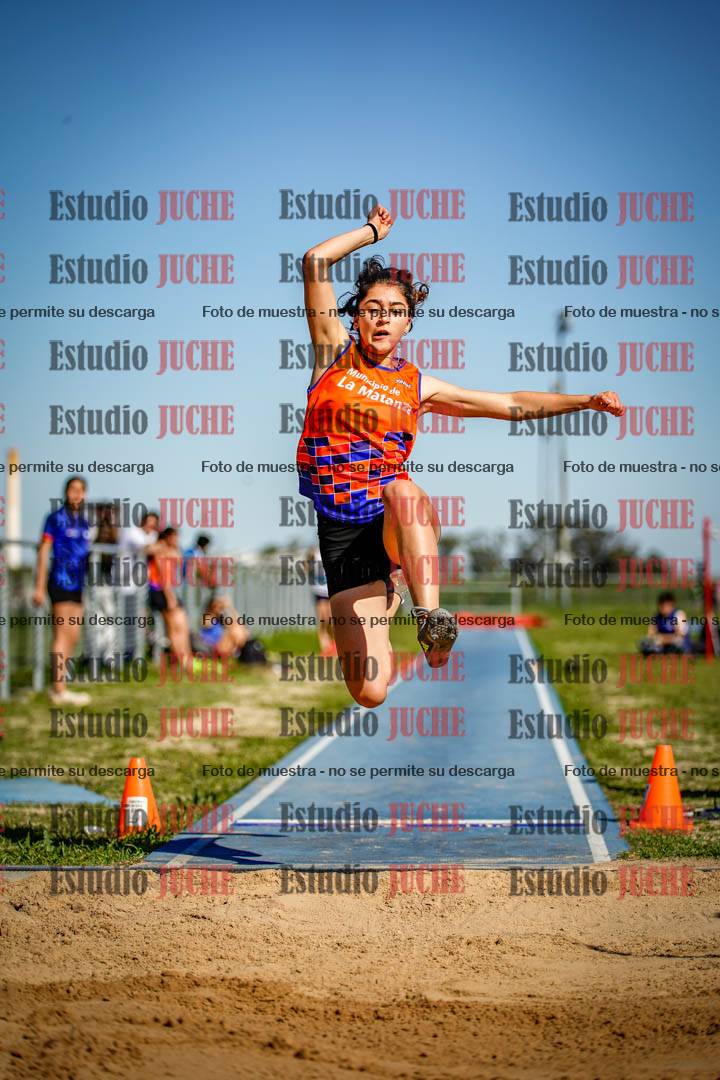 Fotos del salto en largo de mujeres