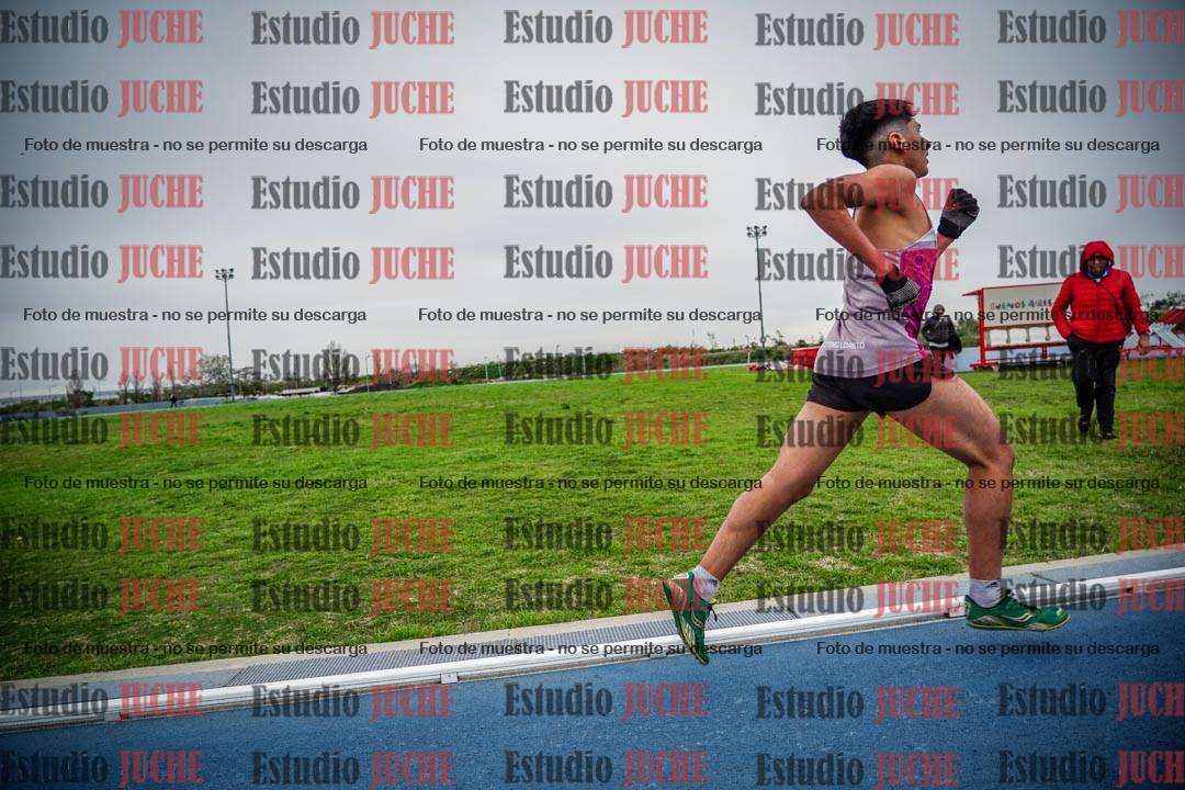 Fotos de los 3000 m llanos de varones - U17 (incluye la marcha atlética)