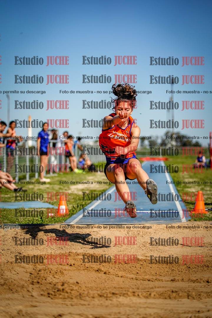 Fotos del salto en largo de mujeres