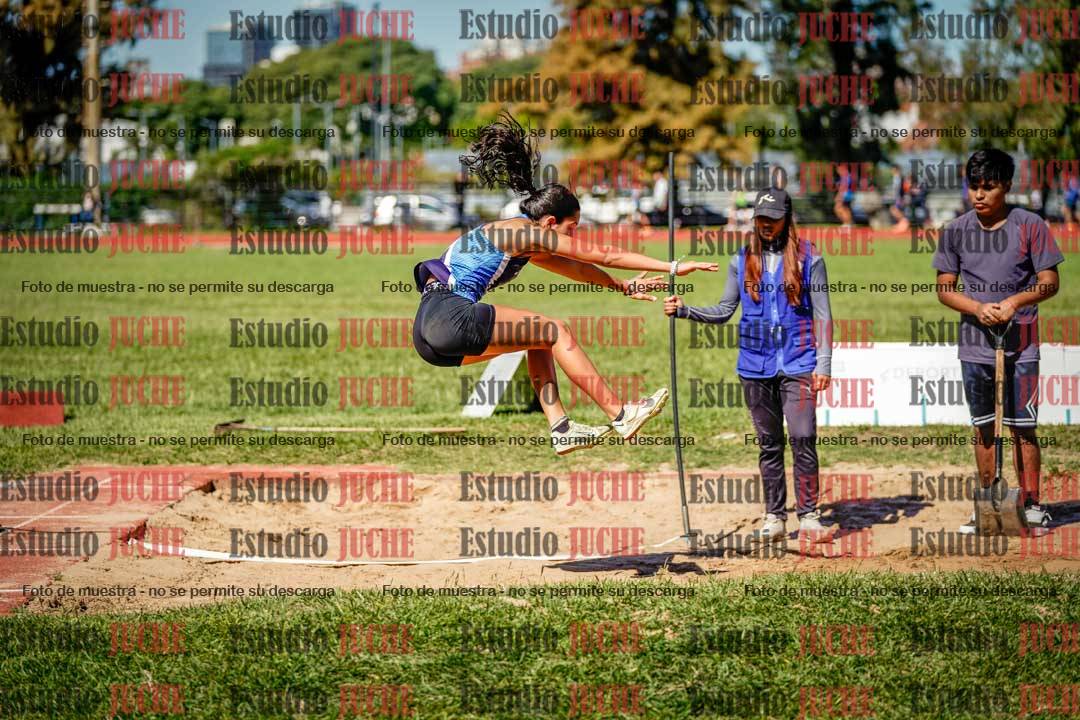 Fotos del salto en largo de mujeres