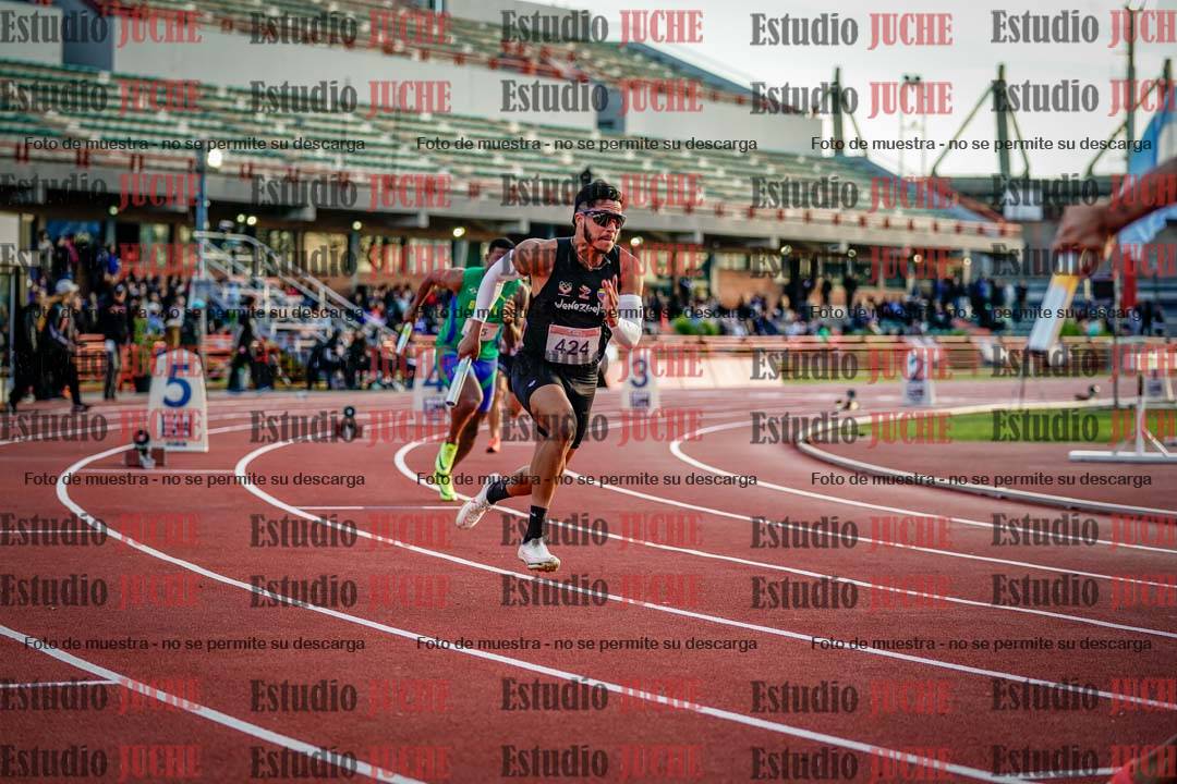 Fotos de las postas 4x100 m de varones - serie 2