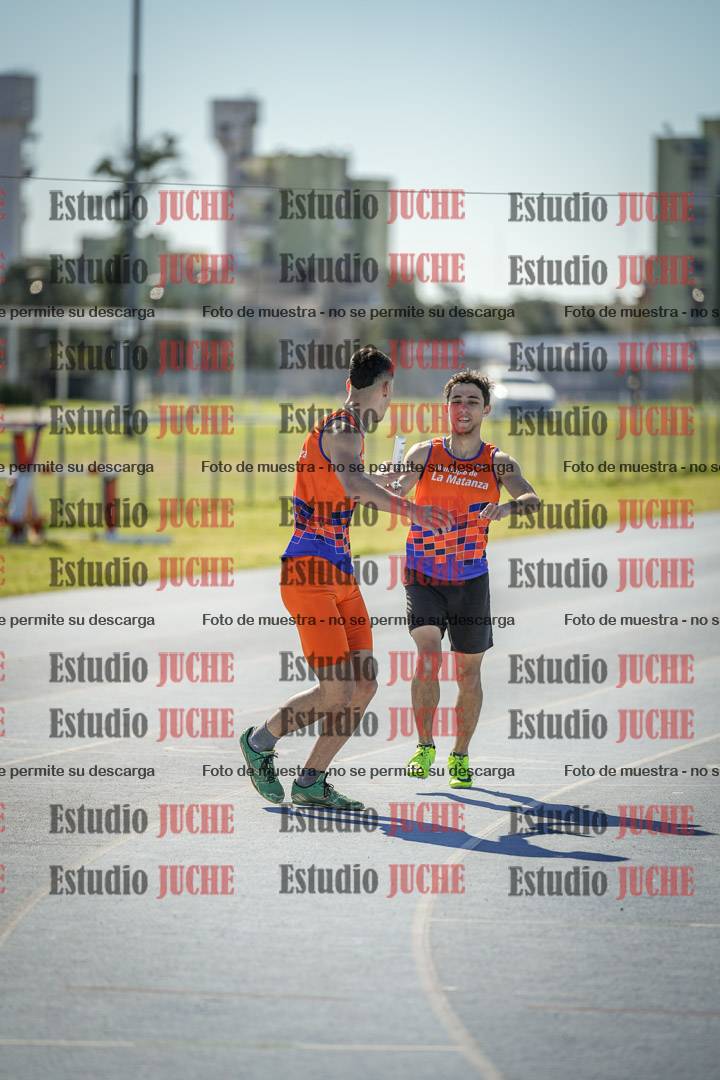 Fotos de las Postas 4x400 m de mujeres y varones