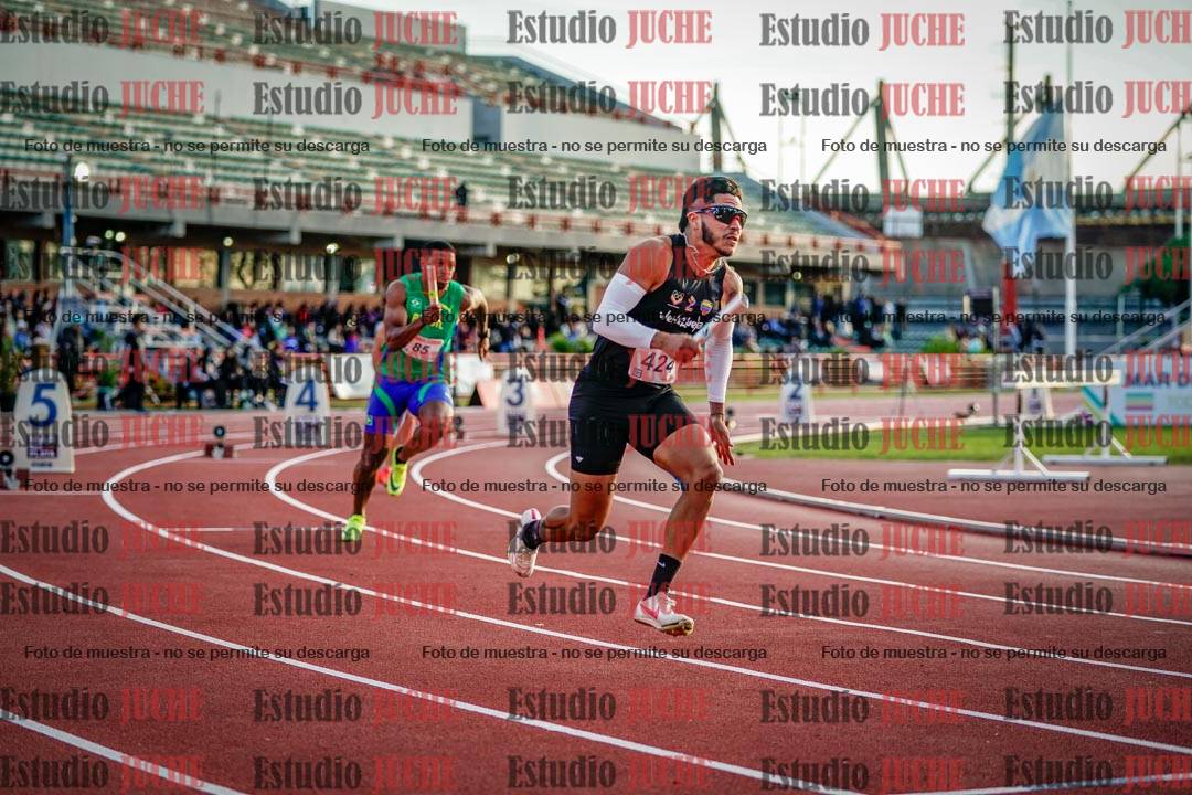 Fotos de las postas 4x100 m de varones - serie 2