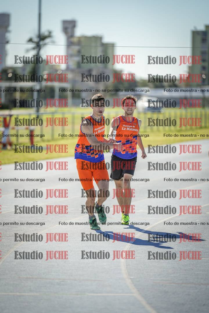 Fotos de las Postas 4x400 m de mujeres y varones