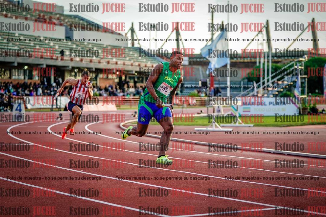 Fotos de las postas 4x100 m de varones - serie 2
