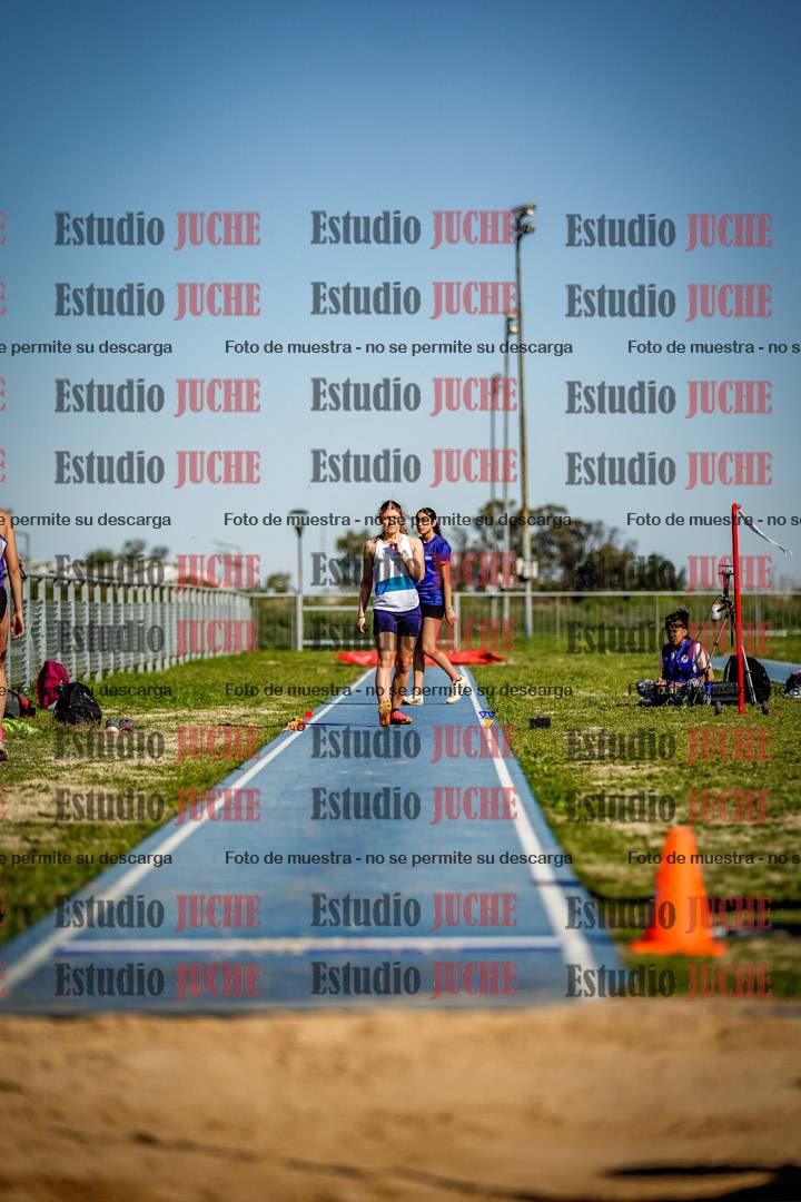 Fotos del salto en largo de mujeres
