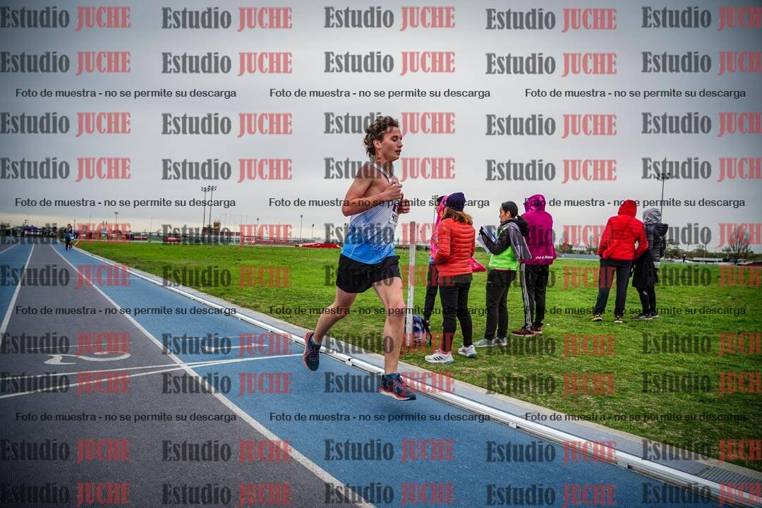 Fotos de los 3000 m llanos de varones - U17 (incluye la marcha atlética)