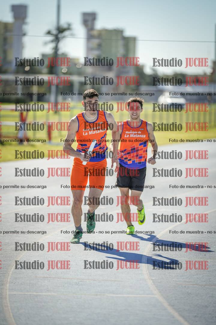 Fotos de las Postas 4x400 m de mujeres y varones
