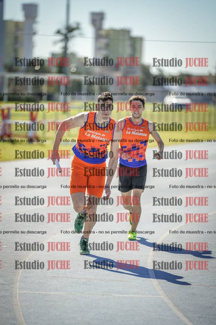 Fotos de las Postas 4x400 m de mujeres y varones