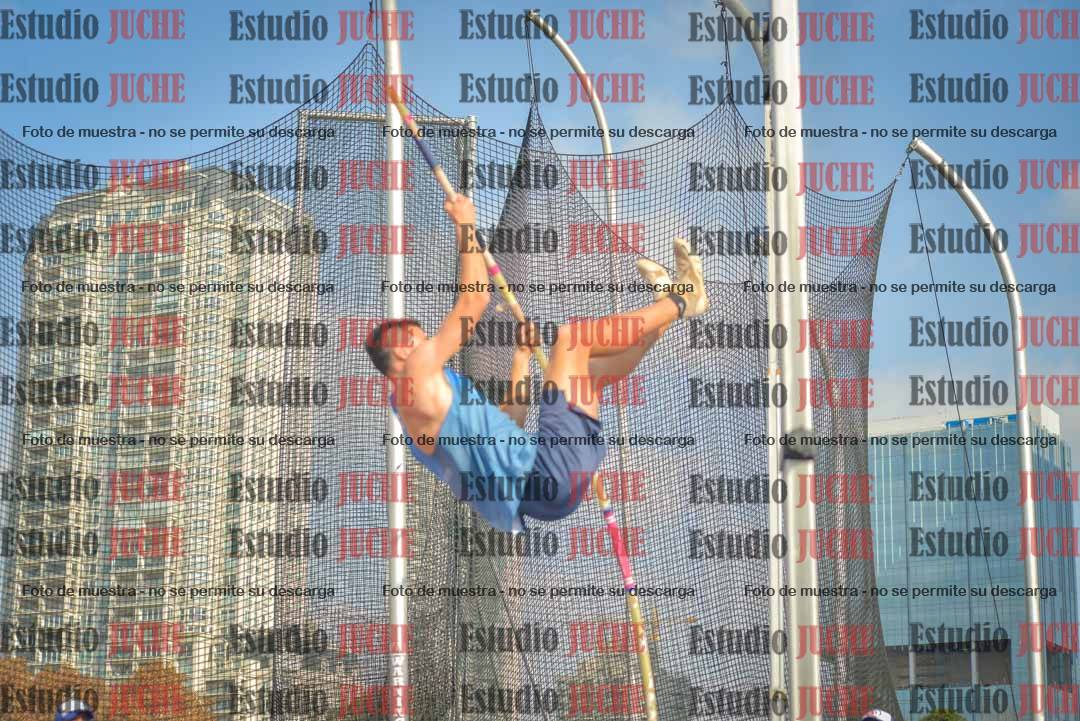 Fotos del salto con garrocha de varones - decatlón 8