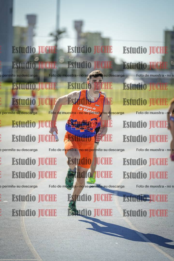 Fotos de las Postas 4x400 m de mujeres y varones