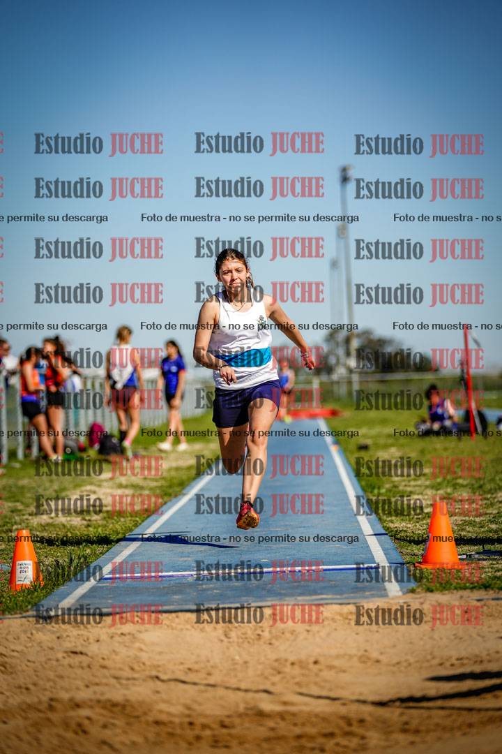 Fotos del salto en largo de mujeres