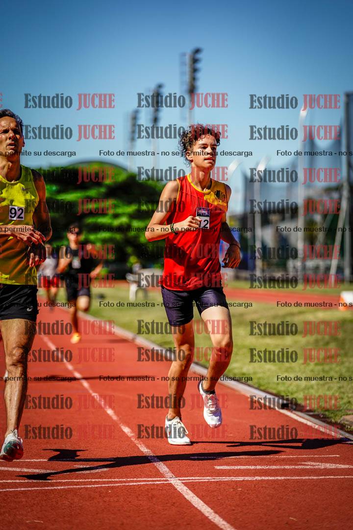 Fotos de los 800 m llanos de varones