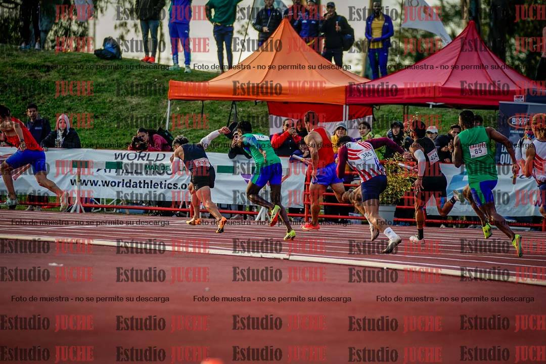 Fotos de las postas 4x100 m de varones - serie 2