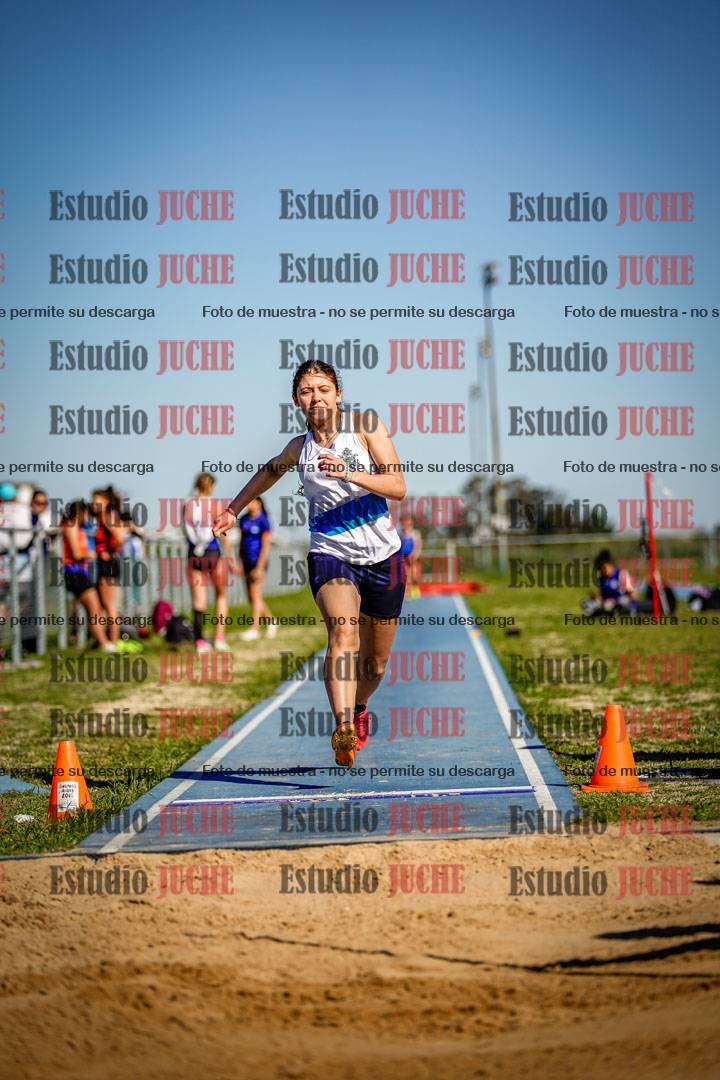 Fotos del salto en largo de mujeres