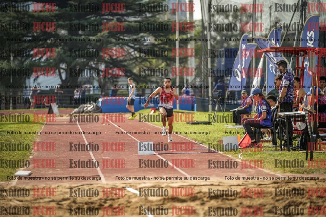 Fotos del salto en largo de varones