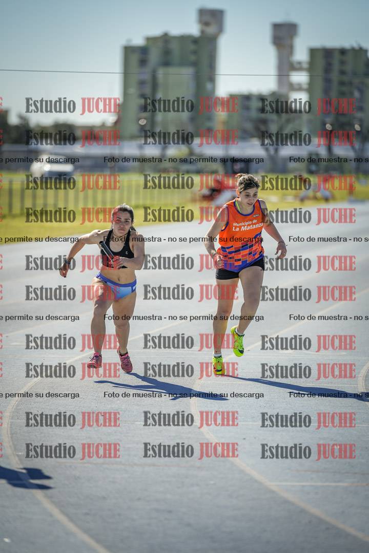 Fotos de las Postas 4x400 m de mujeres y varones