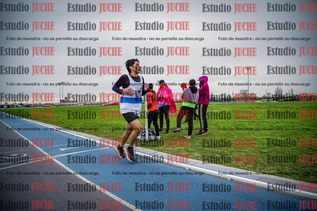Fotos de los 3000 m llanos de varones - U17 (incluye la marcha atlética)