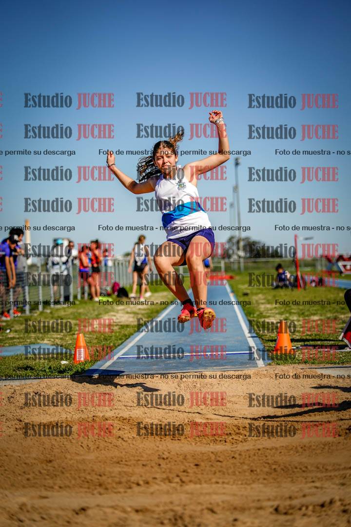 Fotos del salto en largo de mujeres