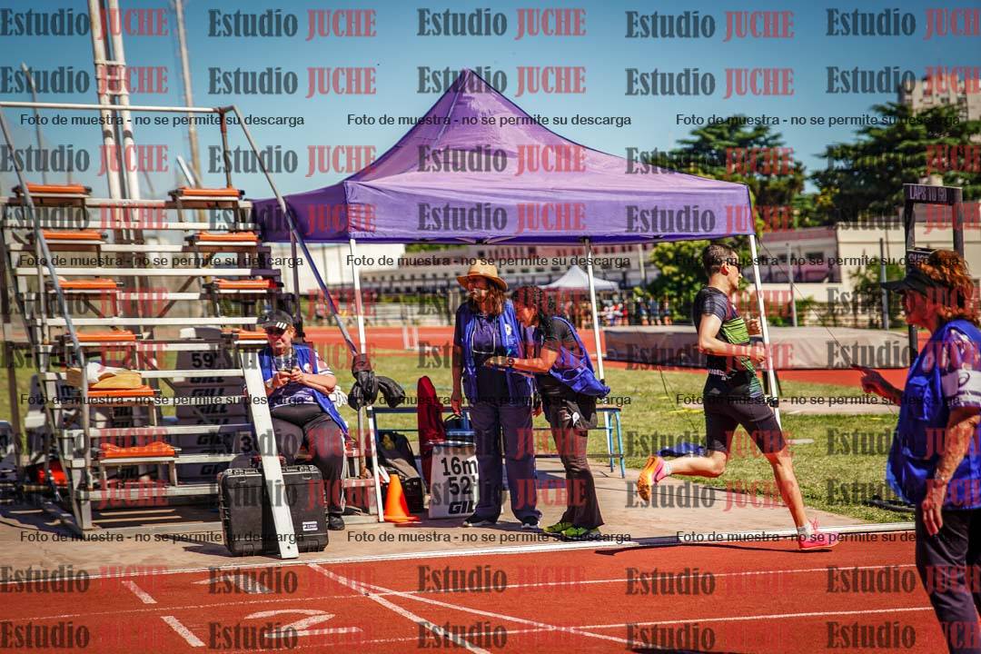 Fotos de los 800 m llanos de varones
