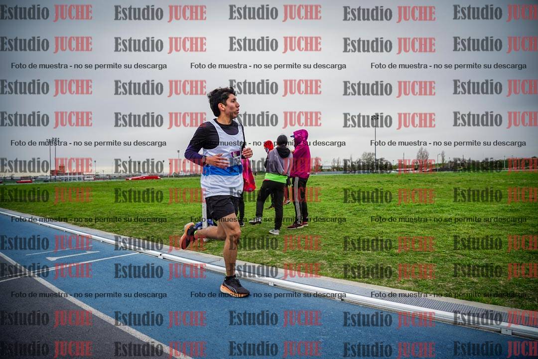 Fotos de los 3000 m llanos de varones - U17 (incluye la marcha atlética)