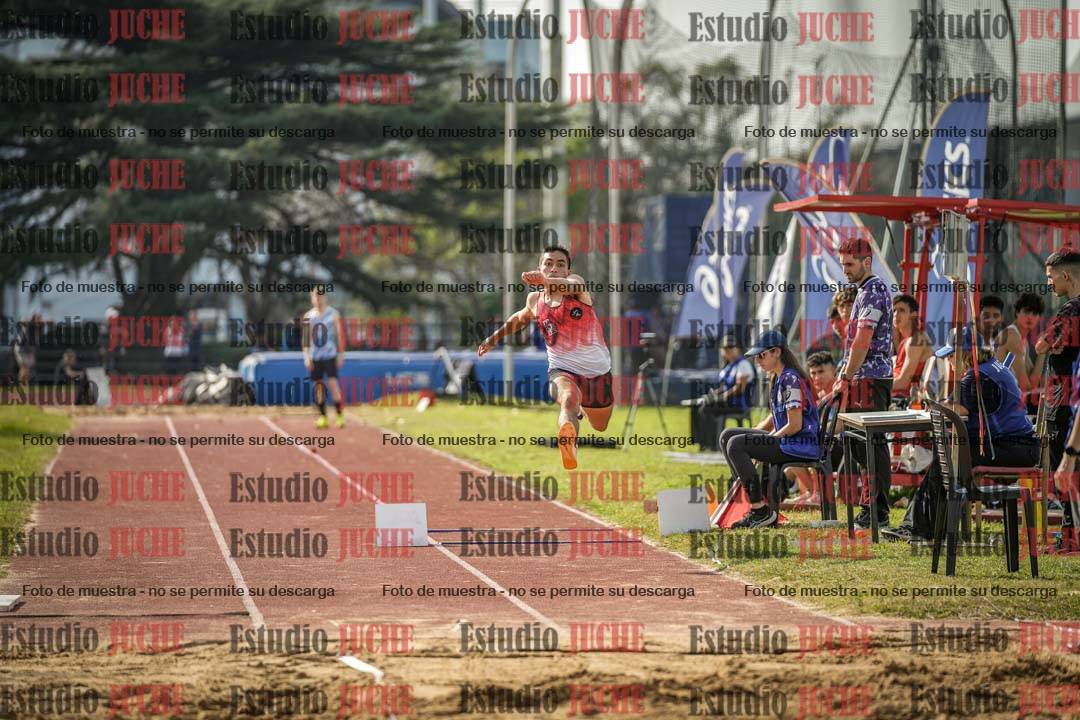 Fotos del salto en largo de varones