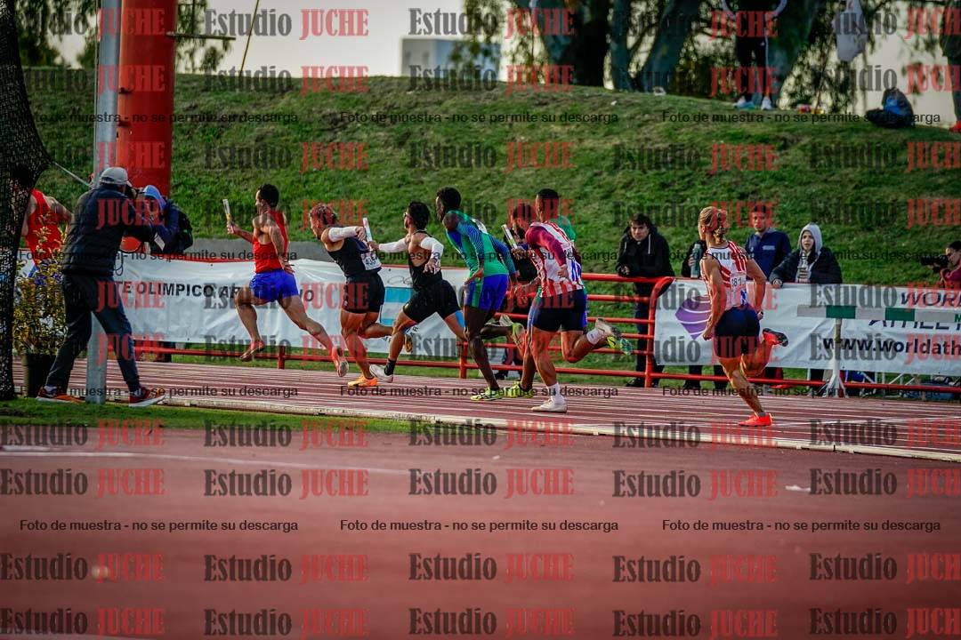 Fotos de las postas 4x100 m de varones - serie 2