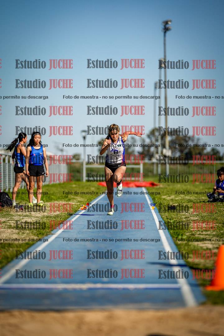 Fotos del salto en largo de mujeres