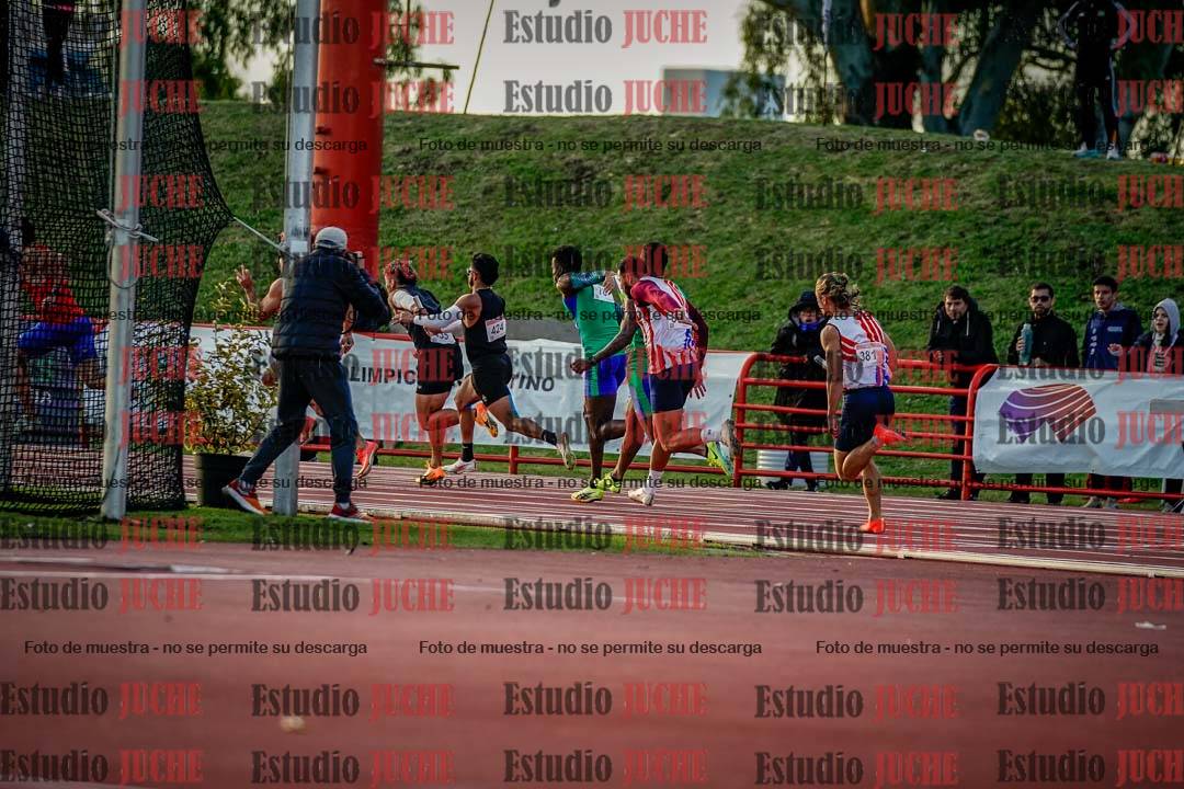 Fotos de las postas 4x100 m de varones - serie 2