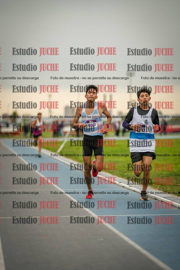 Fotos de los 3000 m llanos de varones - U17 (incluye la marcha atlética)