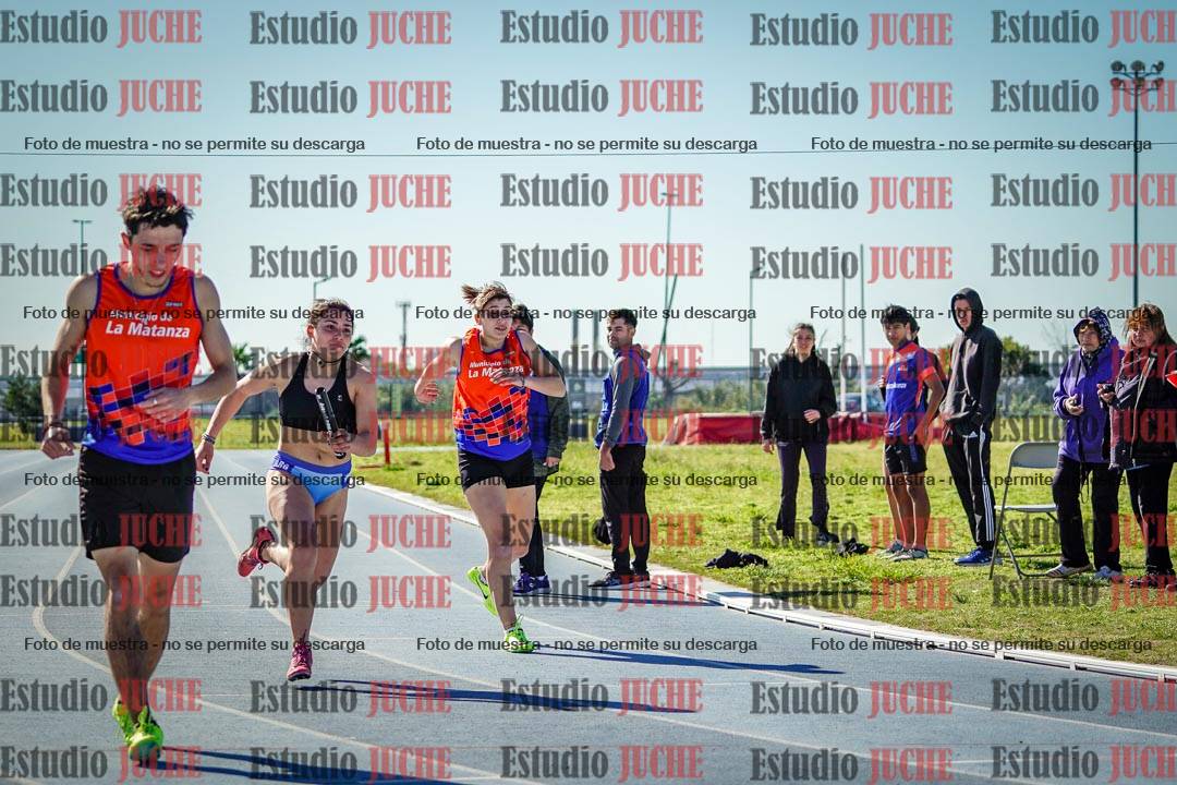 Fotos de las Postas 4x400 m de mujeres y varones