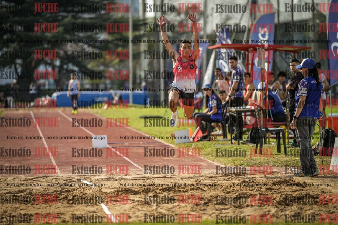 Fotos del salto en largo de varones
