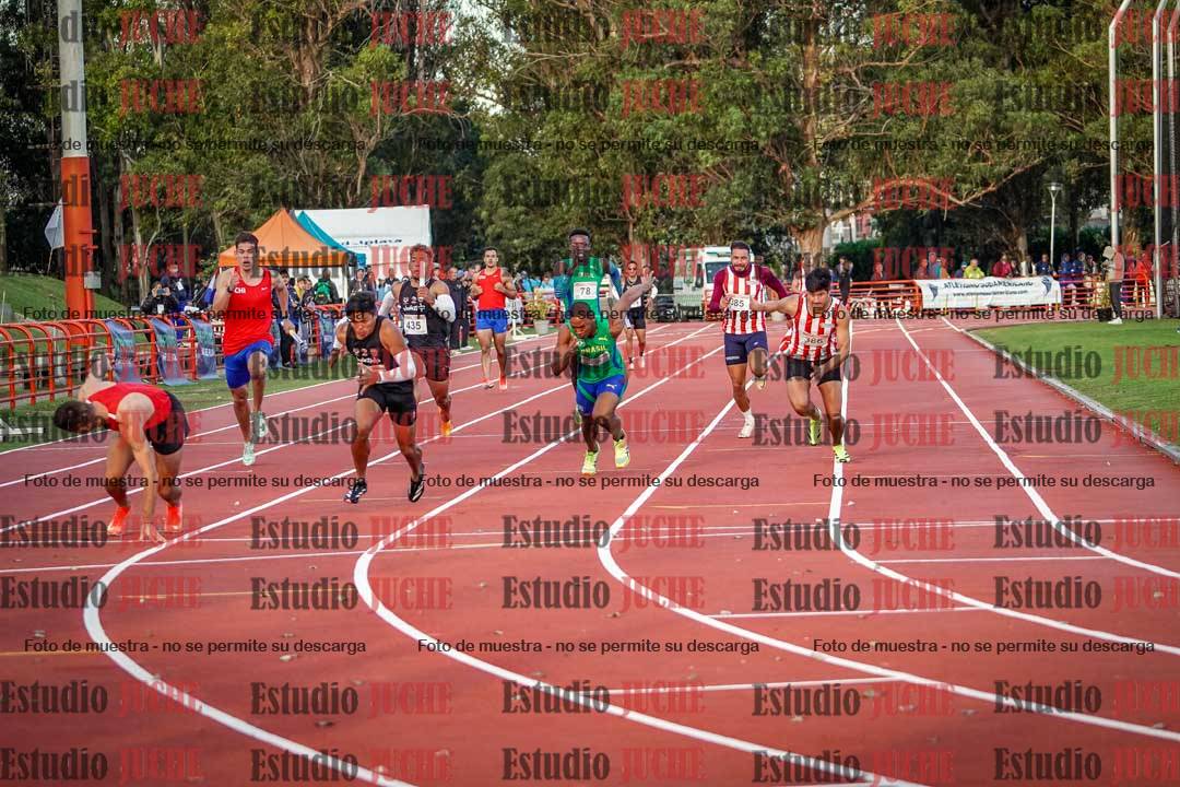 Fotos de las postas 4x100 m de varones - serie 2
