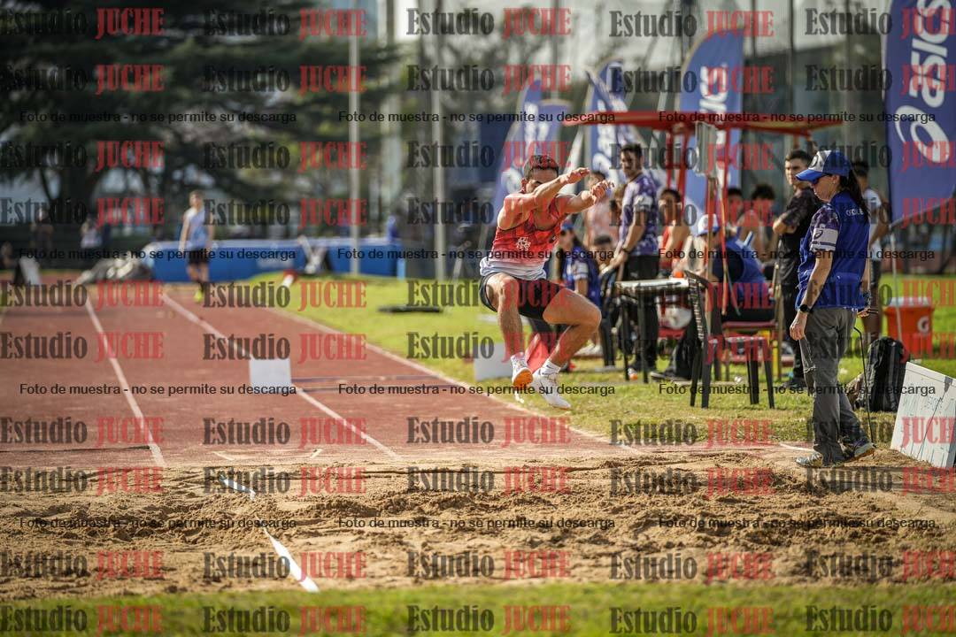 Fotos del salto en largo de varones