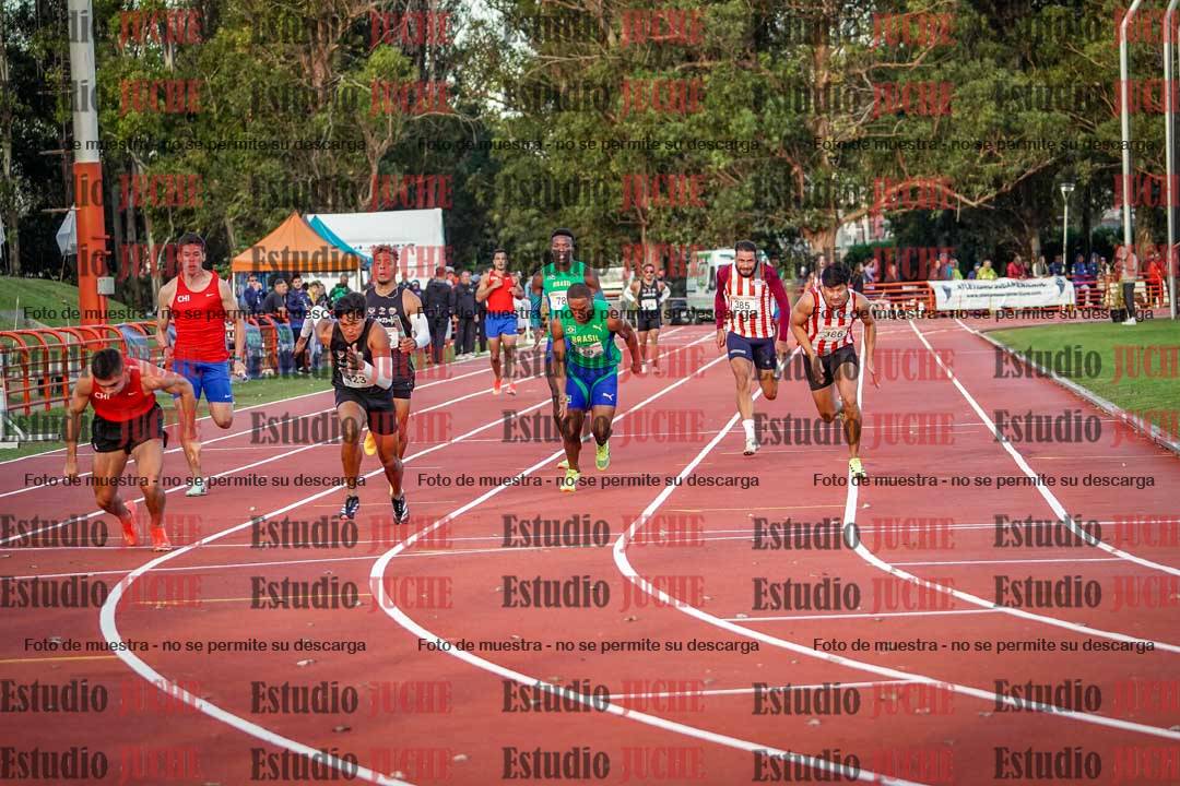 Fotos de las postas 4x100 m de varones - serie 2
