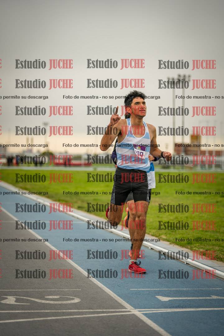 Fotos de los 3000 m llanos de varones - U17 (incluye la marcha atlética)