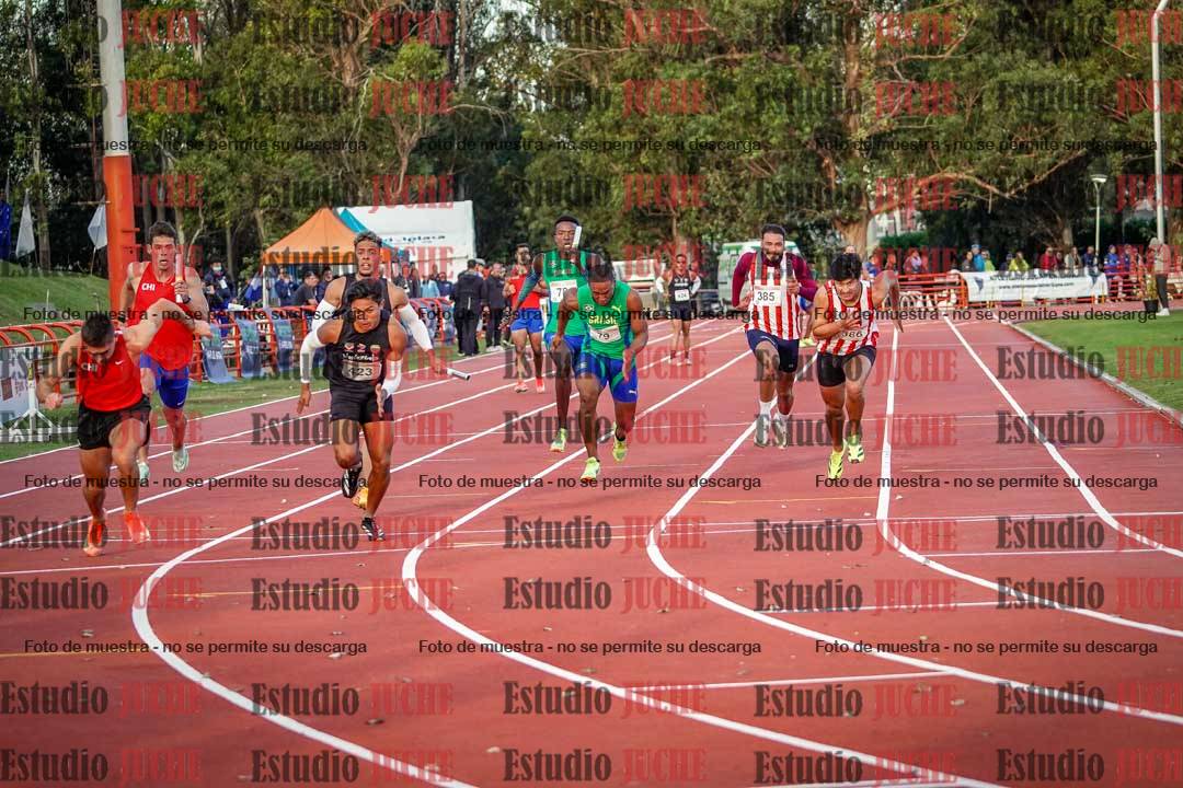 Fotos de las postas 4x100 m de varones - serie 2